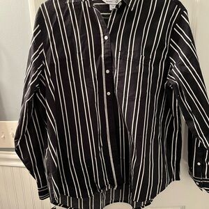 Old Navy Women’s Black and White Striped Shirt
Sz XL